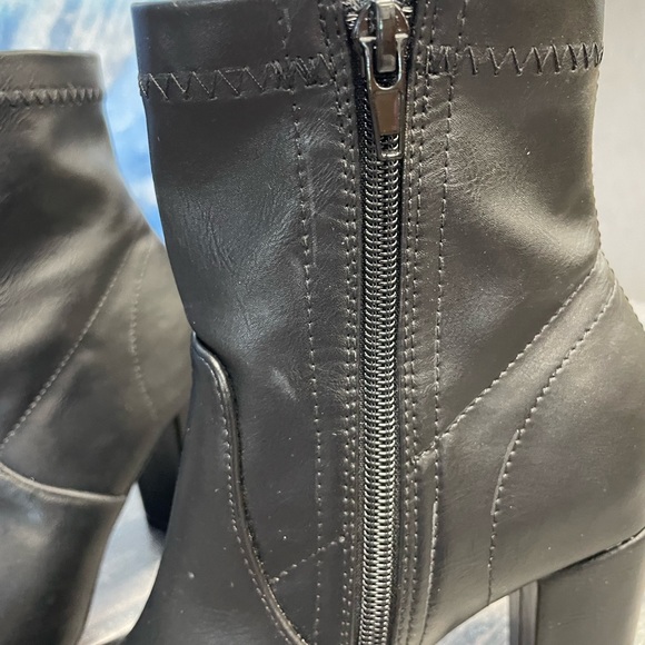 Catherine Malandrino Ankle Boots NWT - Picture 4 of 10